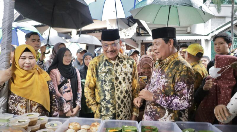 D:\2024\Maret 2024\14 Maret 2024\2\222\New Folder\Ketua DPRD Borong Wadai Khas Banjar.jpg