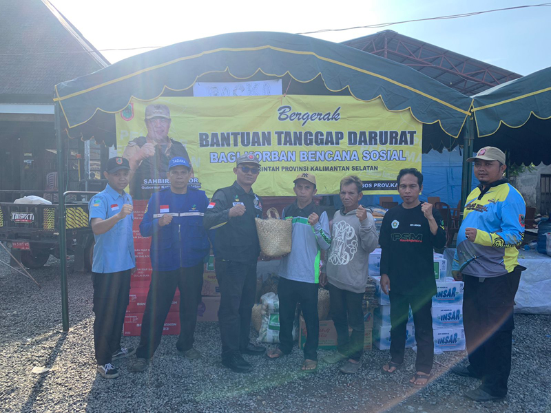 D:\2024\Maret 2024\17 Maret 2024\2\2\New Folder\Paman Birin Bantu Korban Kebakaran Cempaka.jpg