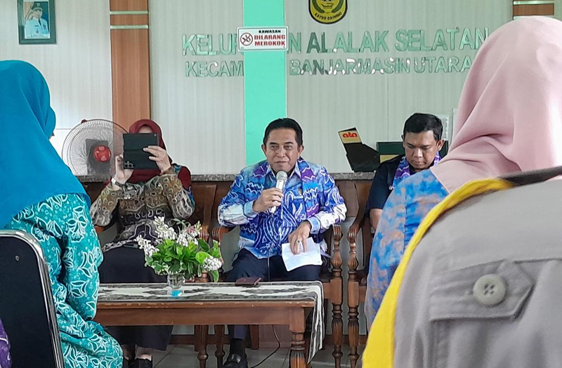 D:\2024\Maret 2024\22 Maret 2024\5\hal 5\Wawali Arifin Noor dampingi verifikasi lomba kelurahan tingkat propinsi Kalsel.jpg