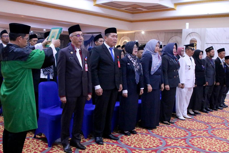 D:\2024\Maret 2024\25 Maret 2024\5\hal 5\Para pejabat di lingkungan Pemkab Banjar saat dilantik.jpg