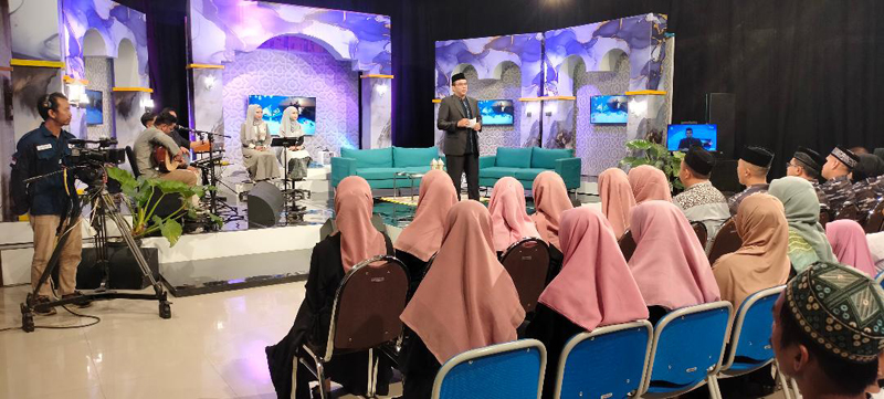 D:\2024\Maret 2024\27 Maret 2024\5\hal 5\Abie Audah mengajak masyarakay untuk saling berbagi di acara Marhaban Ya Ramadan.jpg
