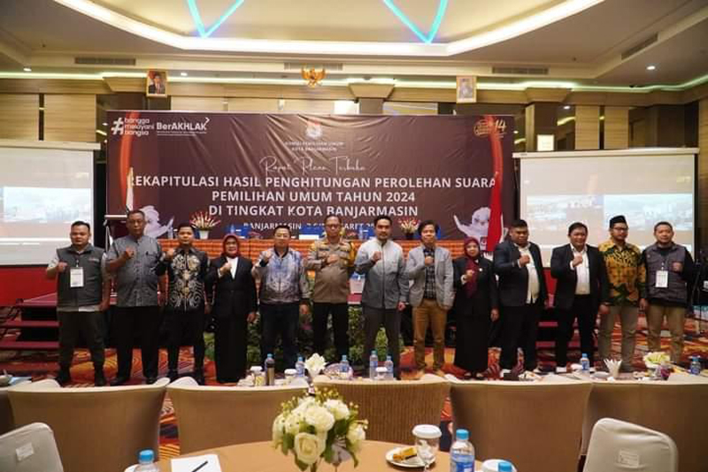 D:\2024\Maret 2024\5 Maret 2024\5\hal 5\RAPAT pleno terbuka.jpg