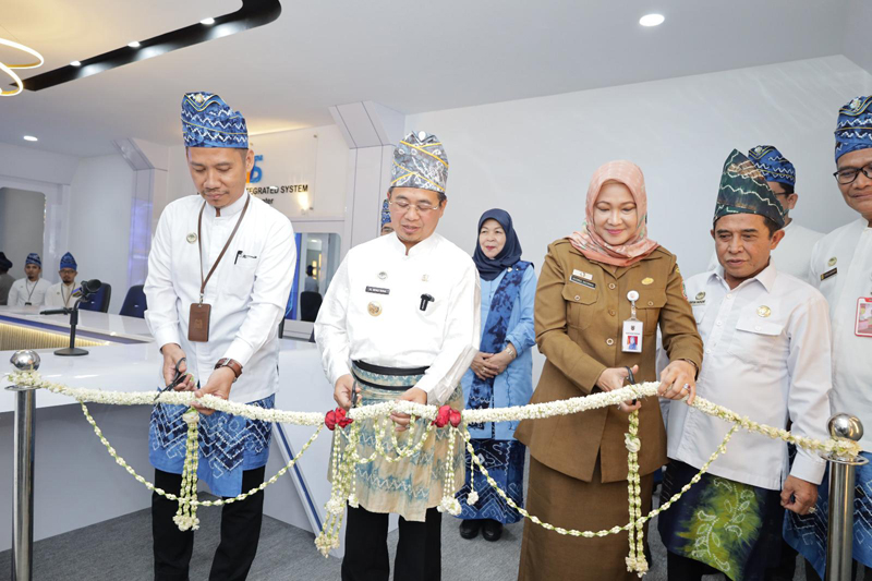 D:\2024\Maret 2024\5 Maret 2024\5\hal 5\walikota Ibnu Sina meresmikan BIS CC milik PAM Bandarmasih.jpg