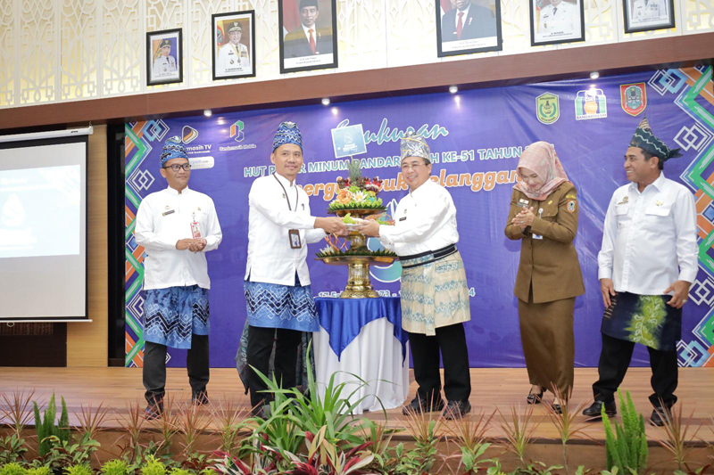 D:\2024\Maret 2024\5 Maret 2024\5\hal 5\Walikota Ibnu Sina dan Dirut Muhammad Ahdiat.jpg