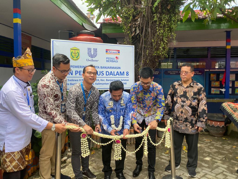 D:\2024\Maret 2024\8 Maret 2024\5\hal 5\hal 5\Wawali Banjarmasin Arifin Noor meresmikan UKS dan toilet bantuan rehab.jpg