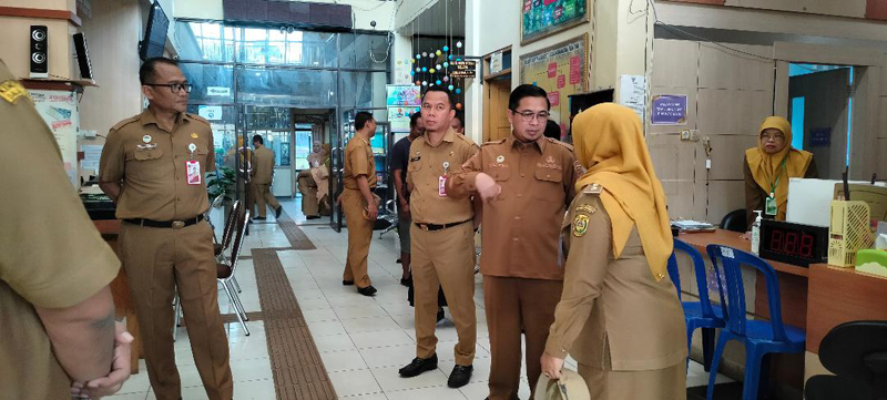 D:\2024\April 2024\17 April 2024\5\hal 5\WALIKOTA Ibnu Sina didampingi.jpg