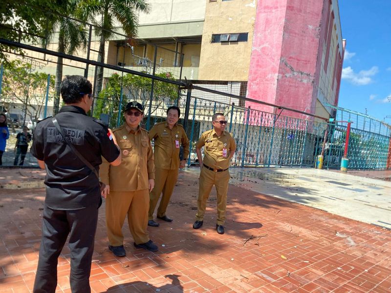 D:\2024\April 2024\19 April 2024\5\hal 5\Walikota Ibnu Sina pantau lokasi eks arena bermain Mitra Plaza.jpg