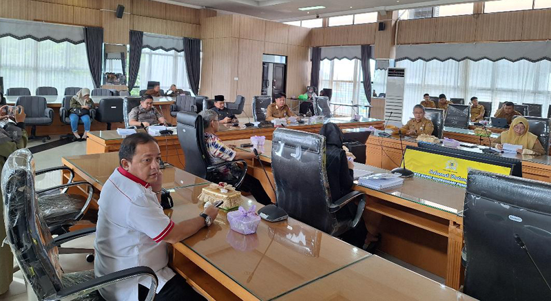D:\2024\April 2024\2 April 2024\5\hal 5\Sekretaris Daerah Provinsi Kalimantan Selatan Ir Roy Rizali Anwar ST MT pada saat rapat koordinasi.jpg