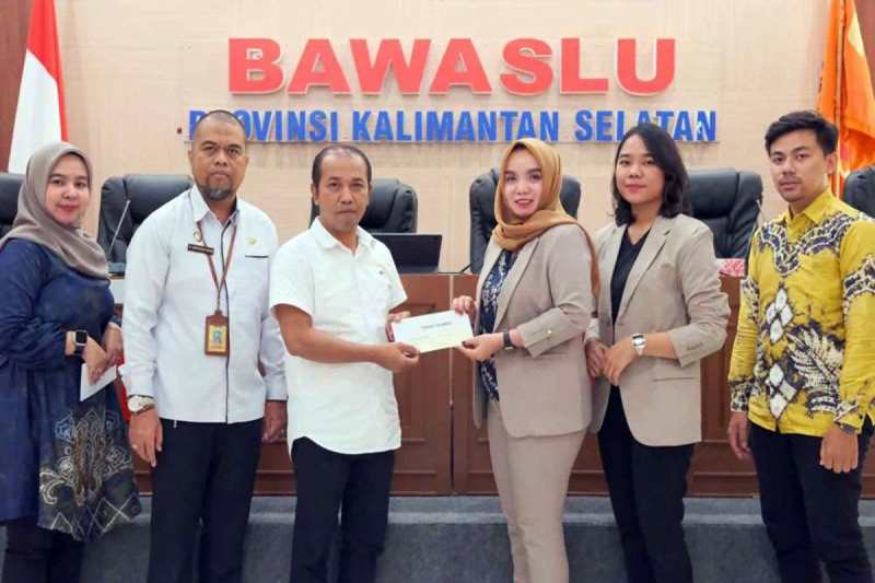 D:\2024\April 2024\26 April 2024\5\hal 5\KETUA Bawaslu Kalsel Aries Mardiono.jpg