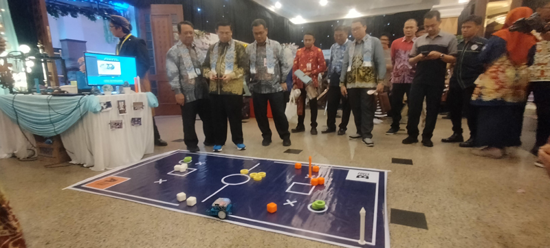 D:\2024\April 2024\29 April 2024\5\hal 5\Ibnu Sina melihat robot sebagai salah satu hasil karya guru penggerak.jpg