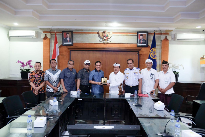 D:\2024\Mai 2024\13 Mei 2024\2\2\New Folder\Komisi III Ingin Ada Kereta Api di Kalsel.jpg