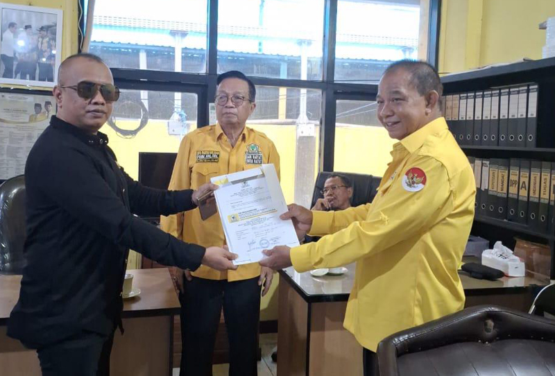 D:\2024\Mai 2024\17 Mei 2024\2\2\New Folder\Zairullah Ambil Formulir Pendaftaran ke Golkar.jpg