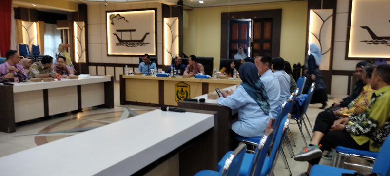 D:\2024\Mai 2024\18 Mei 2024\5\hal 5\hal 5\General Manager IWK Malaysia, Azuan Ahmad Zahdi dan PALD Banjarmasin.jpg