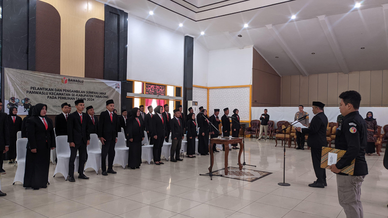 D:\2024\Mai 2024\27 Mei 2024\2\22\New Folder\36 Calon Anggota Panwaslu Dilantik.jpg