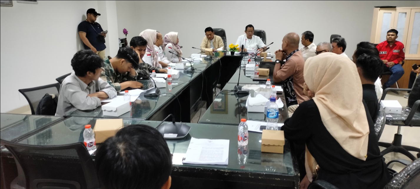 D:\2024\Mai 2024\27 Mei 2024\5\hal 5\Wakil Ketua DPRD Banjarmasin HM.Yamin didampingi anggota DPRD Banjarmasin Sukrowardi.jpg