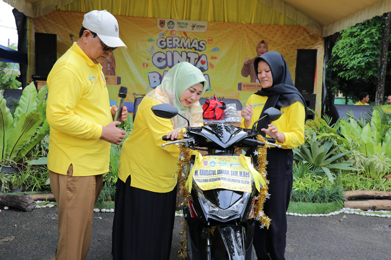D:\2024\Mai 2024\28 Mei 2024\5\hal 5\hal 5\GUBERNUR Paman Birin.jpg