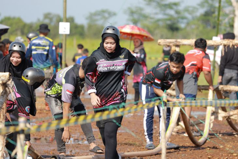 D:\2024\Mai 2024\28 Mei 2024\5\hal 5\hal 5\PESERTA lombang ketangkasan pemadam kebakaran.jpg