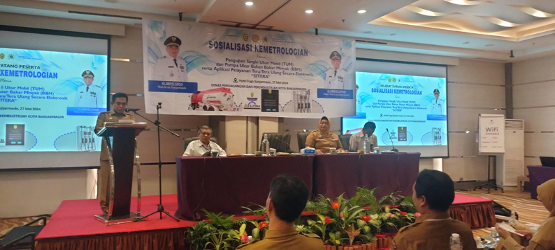 D:\2024\Mai 2024\29 Mei 2024\5\hal 5\Wawali Banjarmasin Arifin Noor memberikan.jpg
