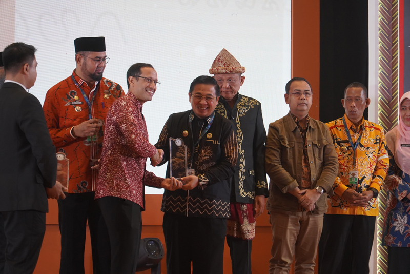 D:\2024\Mai 2024\3 Mei 2024\5\hal 5\Walikota Ibnu Sina didampingi Kadisdik Nuryadi dan Kepala BPKPAD.jpg