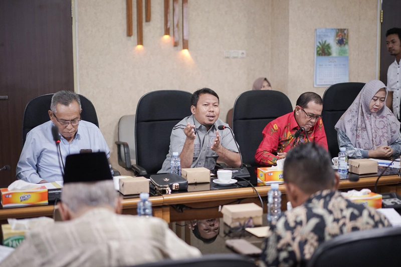 D:\2024\Mai 2024\30 Mei 2024\5\hal 5\KOMISI I DPRD Kalsel.jpg