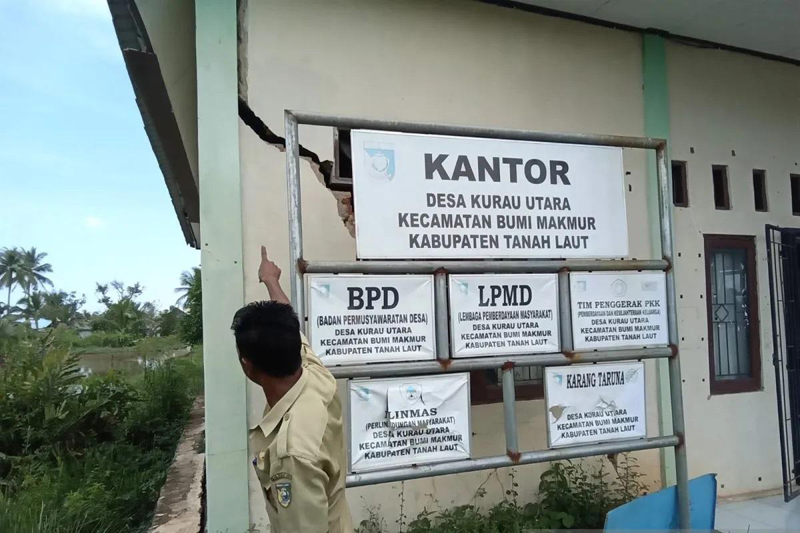 D:\2024\Mai 2024\7 Mei 2024\2\2\New Folder\Kades Kurau Utara Khawatir Kantor Ambruk.jpg