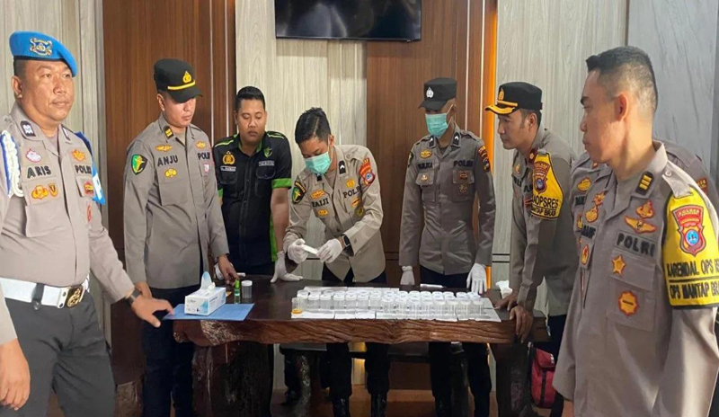 D:\2024\Mai 2024\7 Mei 2024\2\2\New Folder\Personel Polres Kotabaru Lakukan Tes Urine.jpg