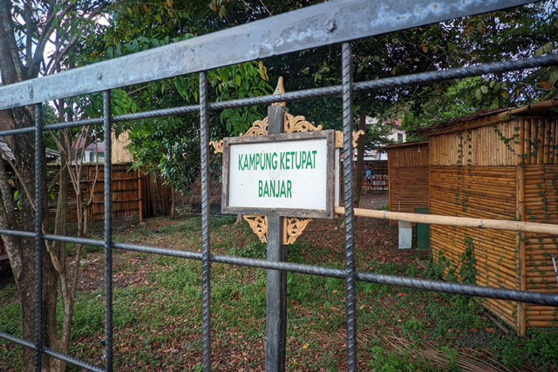D:\2024\Mai 2024\8 Mei 2024\5\hal 5\Kawasan wisata Kampung Ketupat di sungai Baru, Banjarmasin, kini terlihat tak beroperasi lagi, dan terlihat area tersebut tak terawat..jpg