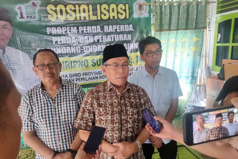 D:\2024\Juni 2024\10 Juni 2024\5\hal 5\Anggota DPRD Kalsel H Suripno Sumas sosialisasikan Peraturan Wali Kota Banjarmasin.jpg
