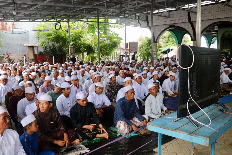 D:\2024\Juni 2024\21 Juni 2024\5\HAL 5\Jemaah memadati Halaman Masjid Jami Syech Abdul Hamid.jpg
