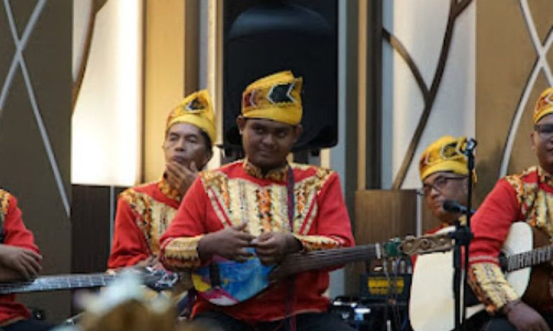D:\2024\Juni 2024\25 Juni 2024\5\HAL 5\hal 5\HAL 5\Musik Banjar saat tampil di gelar World Day Music 2024 di Banjarmasin.jpg