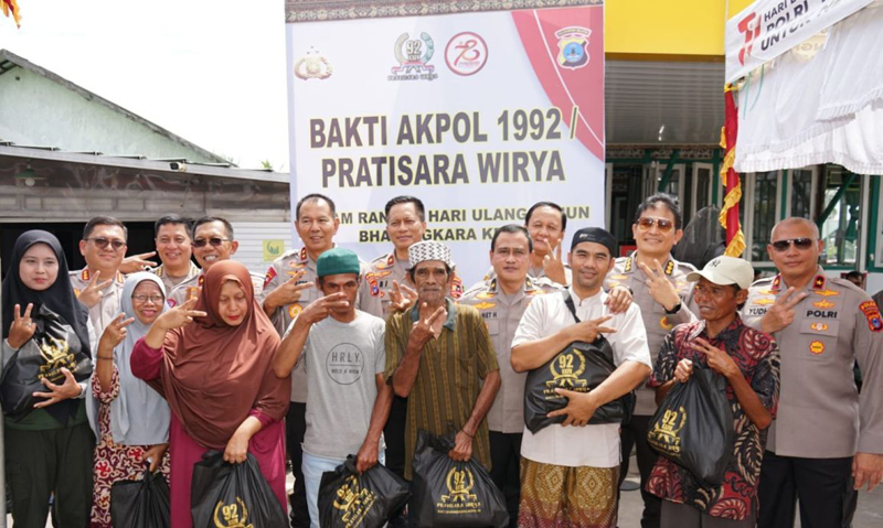 D:\2024\Juni 2024\25 Juni 2024\5\HAL 5\hal 5\HAL 5\Kapolda Kalsel Irjen Pol Winarto bersama alumni Akpol 1992.jpg