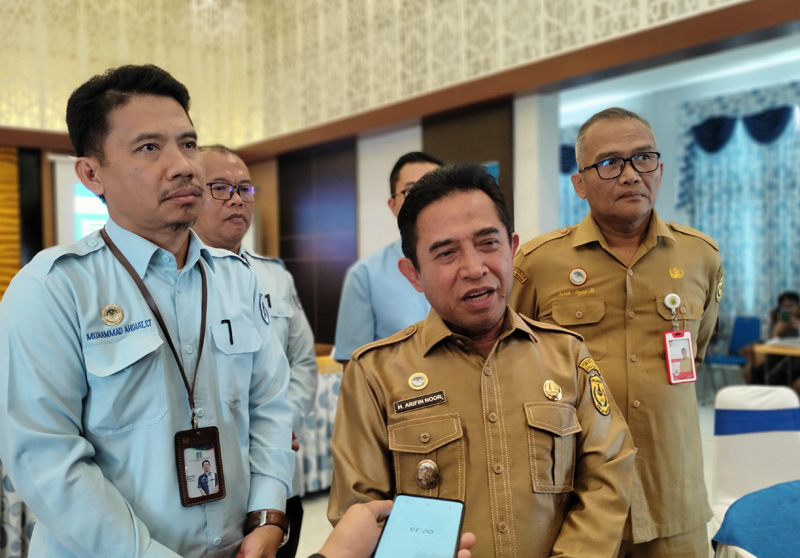 D:\2024\Juni 2024\26 juni 2024\5\hal 5\Wawali Banjarmasin Arifin Noor didampingi Komisaris dewas PAM Bandarmasih.jpg