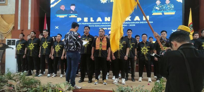 D:\2024\Juni 2024\3 Juni 2024\5\hal 5\Ketua AMPI Kalsel Rikval Fachruri melantik pemgurus AMPI Kota Banjarmasin.jpg