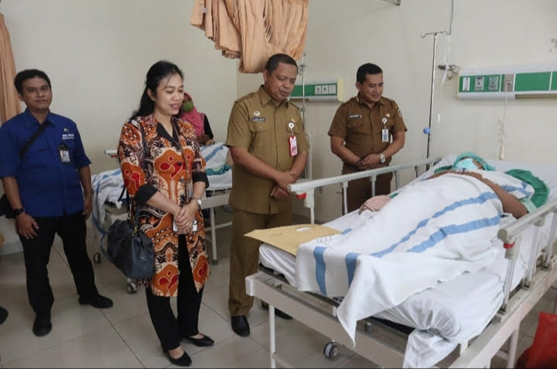 D:\2024\Juni 2024\5 Juni 2024\5\hal 5\Sekretaris BKKBN Kalsel, dr. Lasma Uli Lumbantoruan dan Kepala DPPKBPM.jpg