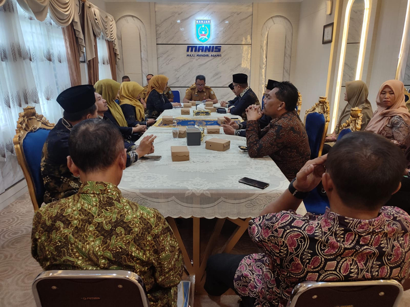 D:\2024\Agustus 2024\1 Agustus 2024\5\hal 5\Para anggota Komisi B DPRD Kabupaten Tulungagung.jpg