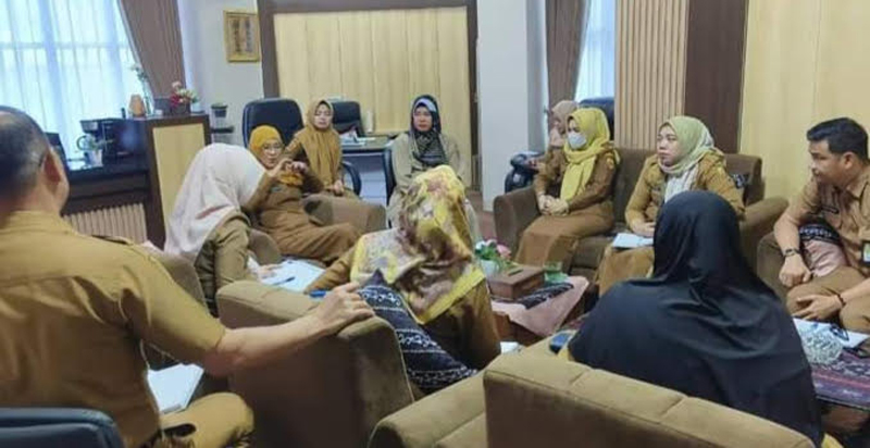D:\2024\Juli 2024\16 Juli 2024\5\Jajaran Sekretariat DPRD Kota Banjarbaru yang dipimpin Sekretaris Dewan Hj Arnawaty Sufiatin SP MM.jpg
