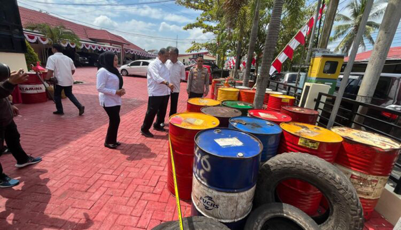 D:\2024\Juli 2024\17 Juli 2024\2\2\Polda Kalsel Amankan 9,5 Ton Oli Oplosan.jpg