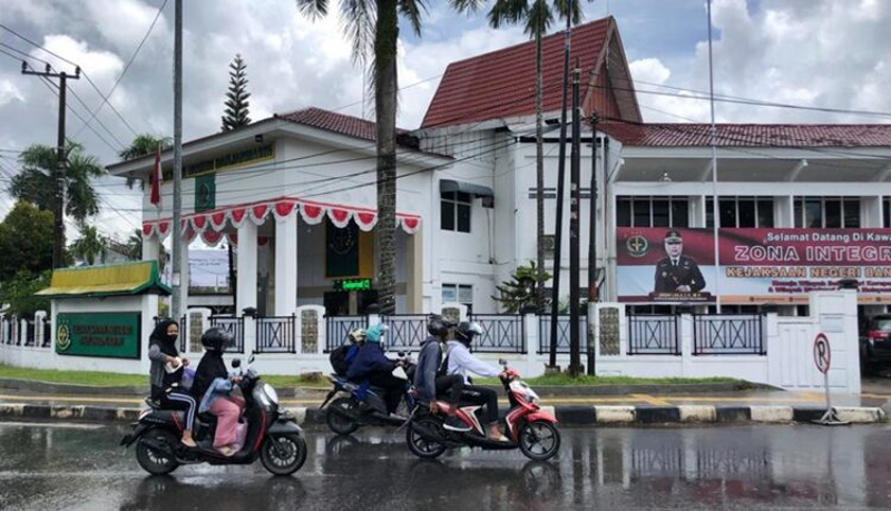D:\2024\Juli 2024\2 Juli 2024\5\hal 5\HAL 5\Kantor Kejaksaan Negeri Banjarmasin di Jalan KH Hasan Basry.jpg