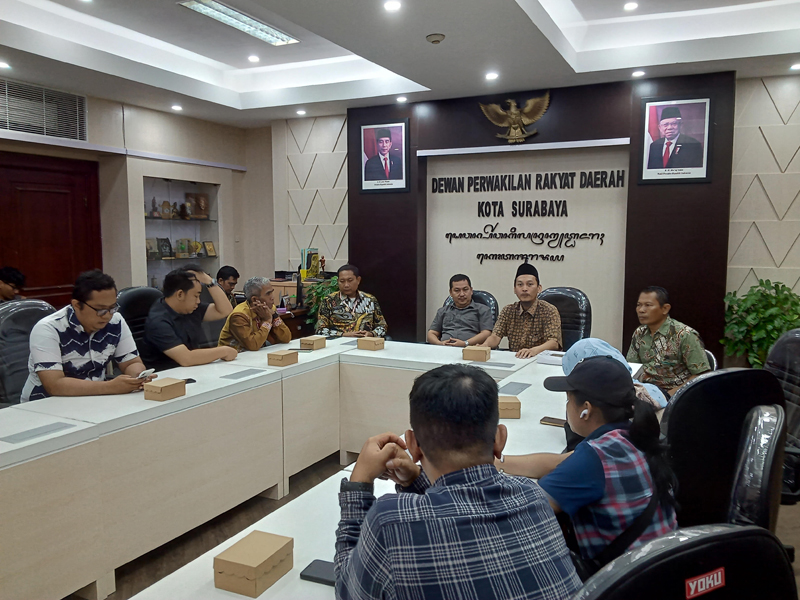 D:\2024\Juli 2024\20 Juli 2024\5\Jajaran Sekretariat Dewan (Setwan) dan wartawan yang bertugas.jpg
