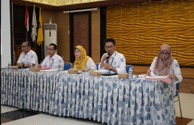 D:\2024\Juli 2024\24 Juli 2024\5\Hal 5\DIREKTUR utama Muhammad Ahdiat dan jajaran PAM Bandarmasih.jpg
