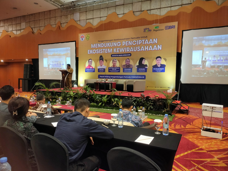 D:\2024\Juli 2024\31 Juli 2024\5\New Folder\hal 5\Wawali Arifin Noor memberikan sambutan dalam Mendukung Penciptaan Ekosistem Wirausaha, di Banjarmasin..jpg