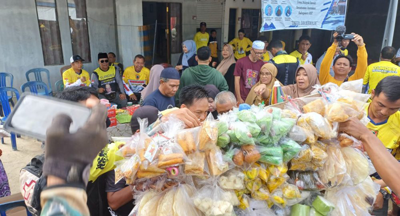 D:\2024\Juli 2024\5 Juni 2024\2\Paman Birin Berbagi Kebahagian dengan Warga Bulayak.jpg