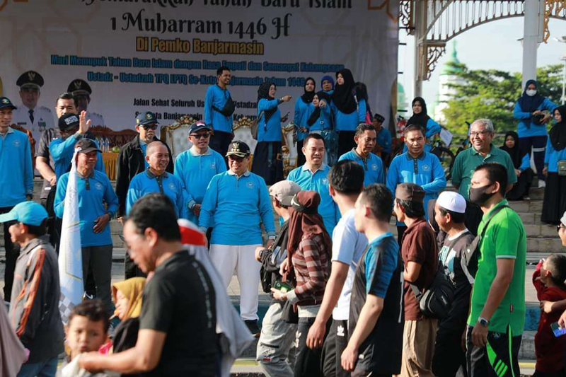 D:\2024\Juli 2024\9 Juli 2024\5\WALIKOTA Ibnus Sina jalan sehat menyemarakkan Tahun Baru Islam, di depan Balai Kota Banjarmasin,.jpg