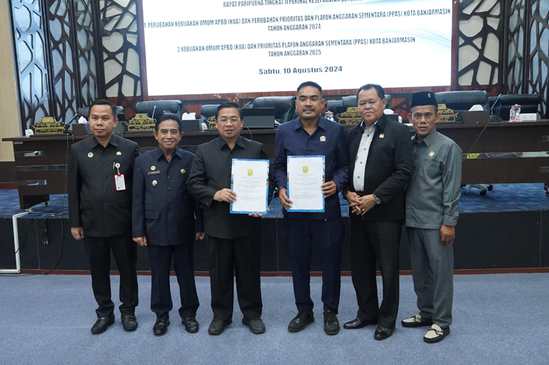 D:\2024\Agustus 2024\12 Agustus 2024\5\hal 5\Walikota Ibnu Sina dan Ketua DPRD Kota Banjarmasin Harry Wijaya.jpg