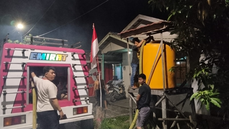 D:\2024\Agustus 2024\12 Agustus 2024\5\hal 5\WARGA kompleks.jpg