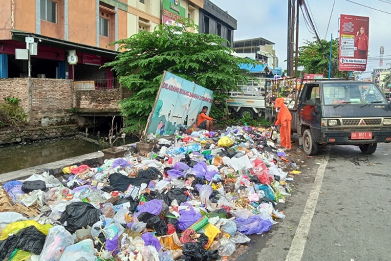 D:\2024\Agustus 2024\2 Agustus 2024\5\New Folder\Tumpukan sampah yang setiap harinya harus dikelola oleh DLH Banjarmasin..jpg