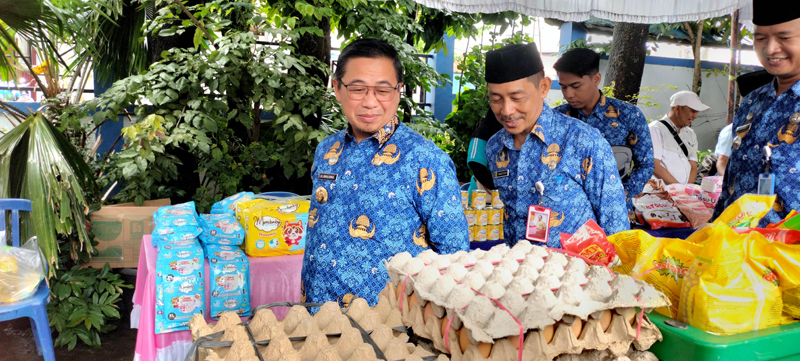 D:\2024\Agustus 2024\2 Agustus 2024\5\New Folder\Walikota Ibnu Sina memantau pasar murah disperdagin.jpg