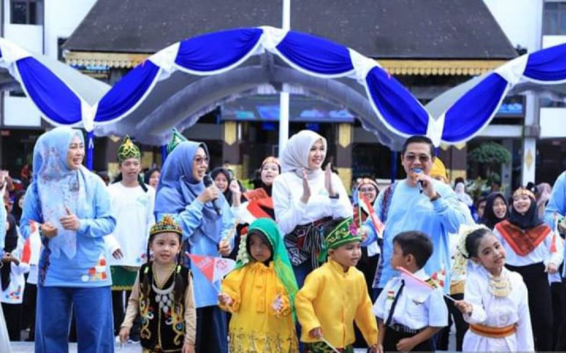 D:\2024\Agustus 2024\5 Agustus 2024\5\Wali Kota Banjarmasin H Ibnu Sina saat mengikuti peringatan Hari Anak Nasional 2024.jpg