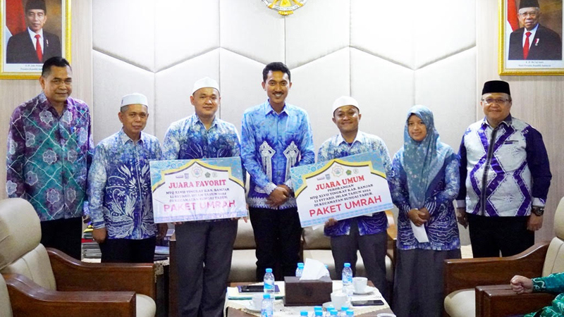 D:\2024\September 2024\24 September 2024\5\hal 5\Bupati Banjar didampingi Plt Asisten Pemerintahan dan Kesra Zulyadaini.jpg