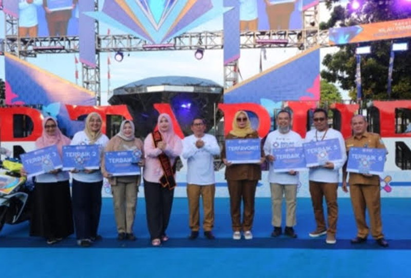 D:\2024\September 2024\26 September 2026\5\hal 5\hal 5\hal 5\Ketua TP PKK Kabupaten Banjar Hj Nurgita Tiyas (keempat dari kiri).jpg